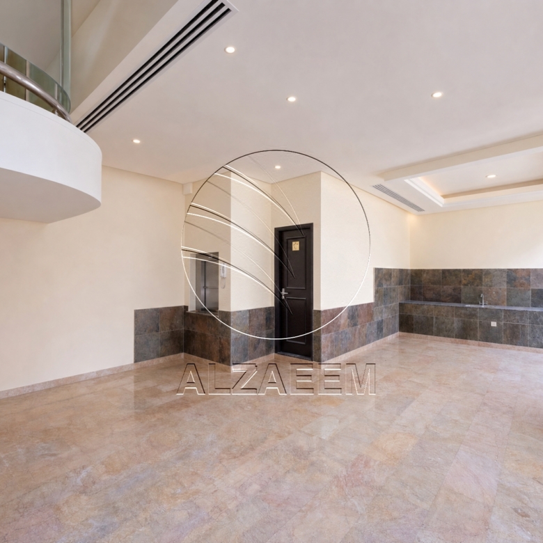 √ VACANT SHOW ROOM | 3 Floors | Up to 4 Payments √