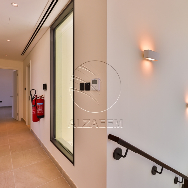 √Single Row End Villa | Steps away from the Park√