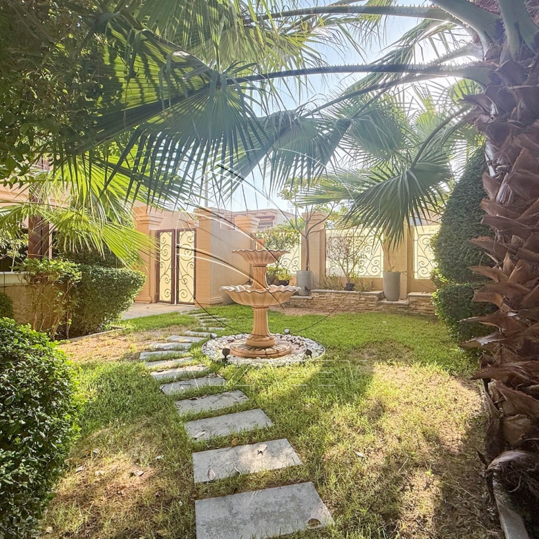 Single Row | Upgraded 5BR Villa | Pool and Garden