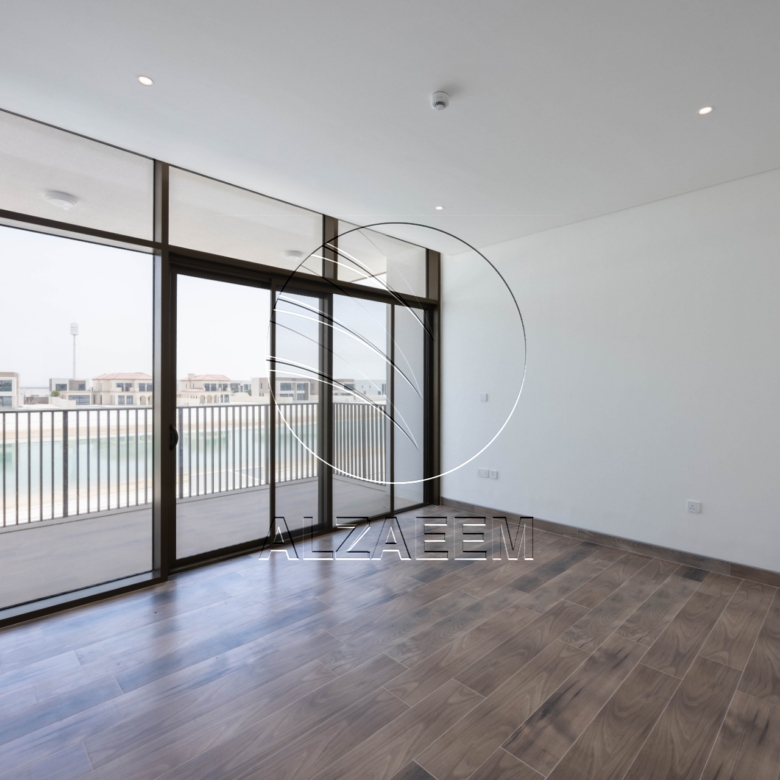 √ VACANT Waterfront Villa with Private Beach √