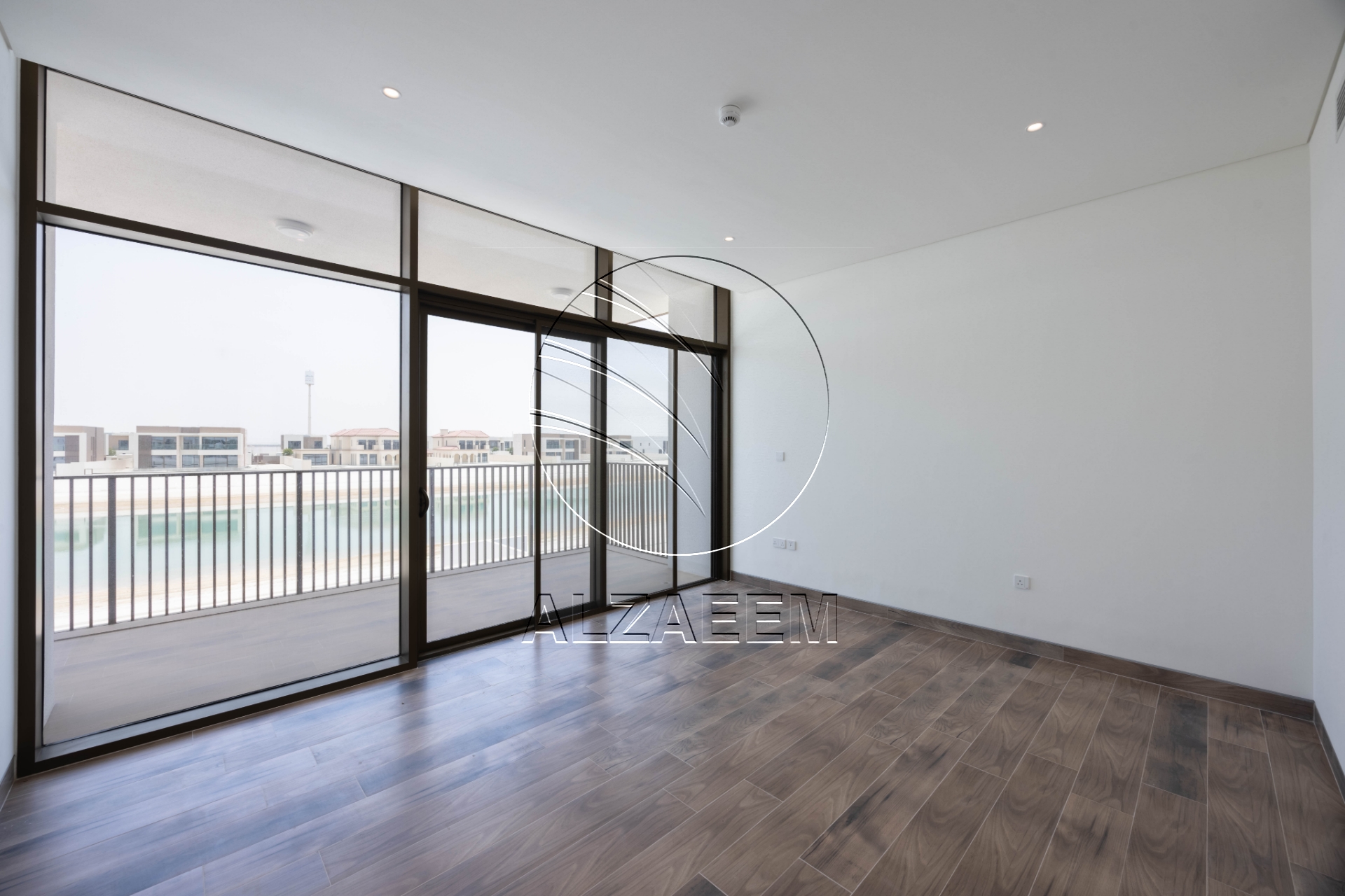 √ VACANT Waterfront Villa with Private Beach √