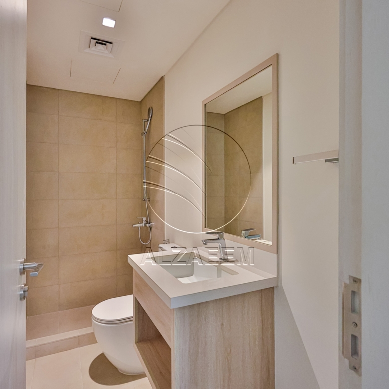 √ HOT DEAL! Spacious TH in a Prime Location √