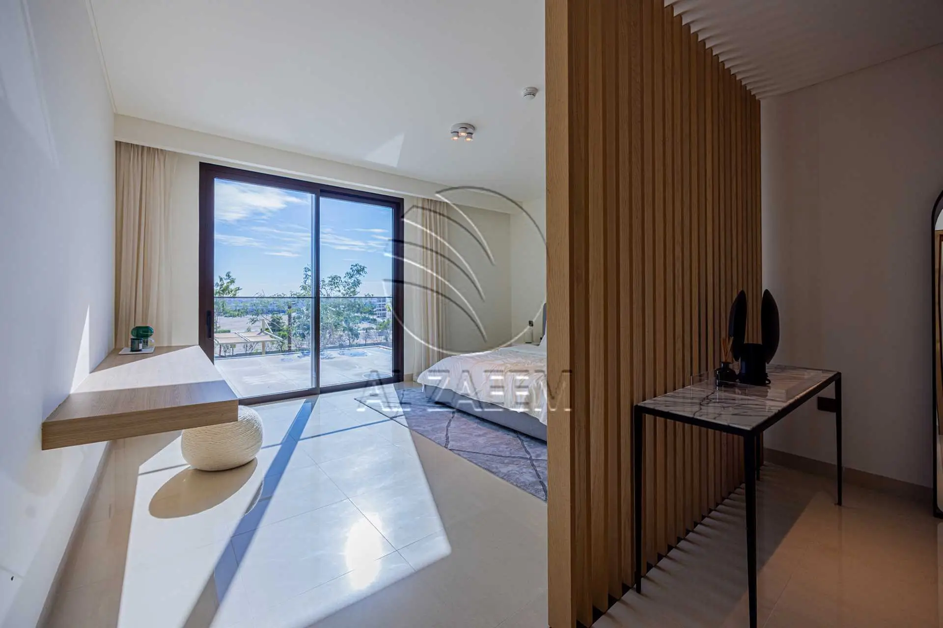 √ Single Row Corner | High Ceiling | HOT DEAL √