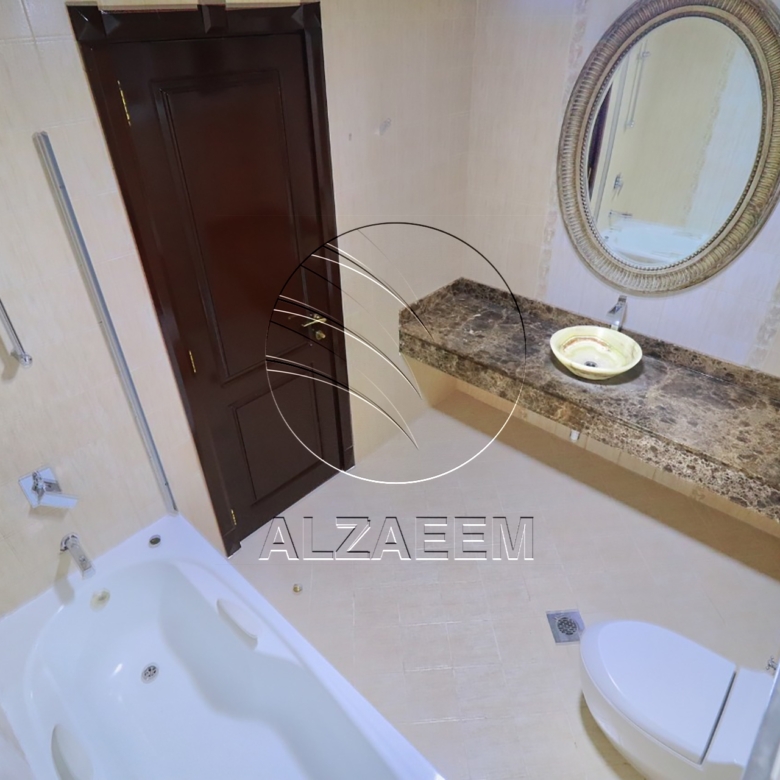 √Corner Villa | 7 Master | Majlis | 2 Kitchen√
