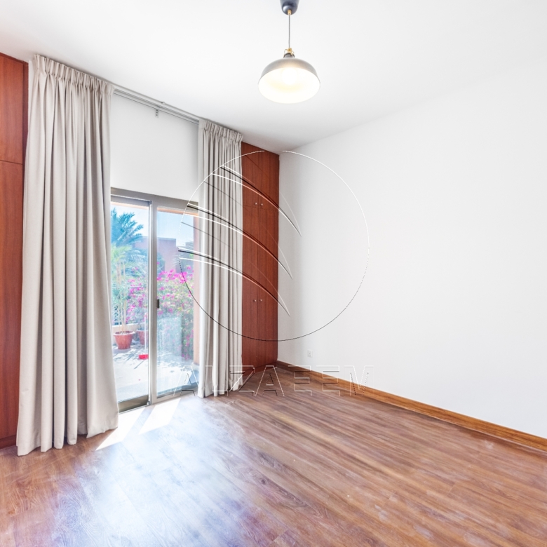 √ VACANT | Prime Location | Spacious 4BR Villa √