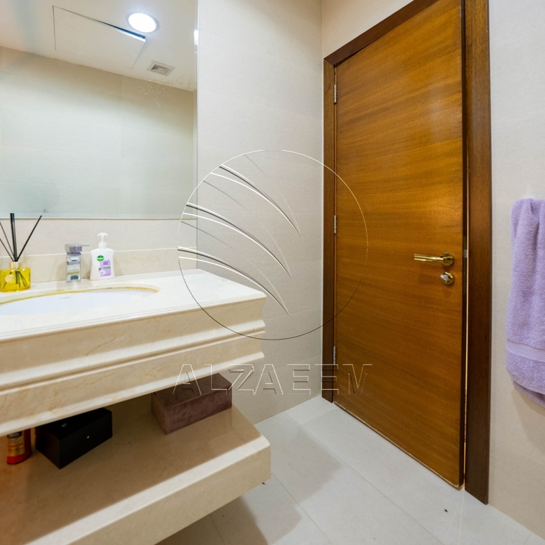 Single Row | Upgraded 5BR Villa | Pool and Garden