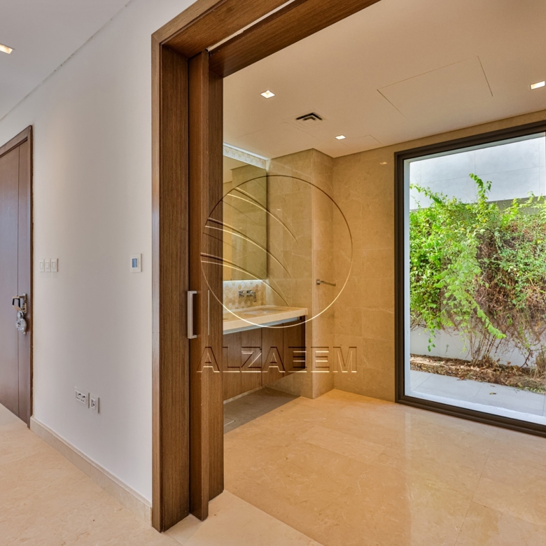 Golf Course View Villa + 1047Sqm Landscaped Plot