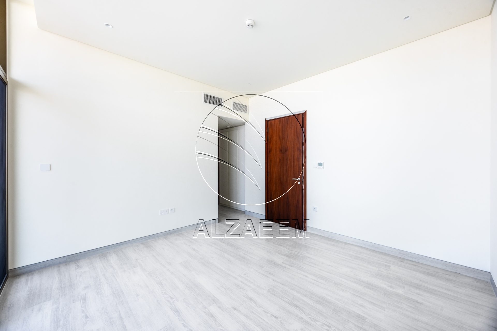 √ UPGRADED with Maid’s Room | Landscaped Garden√