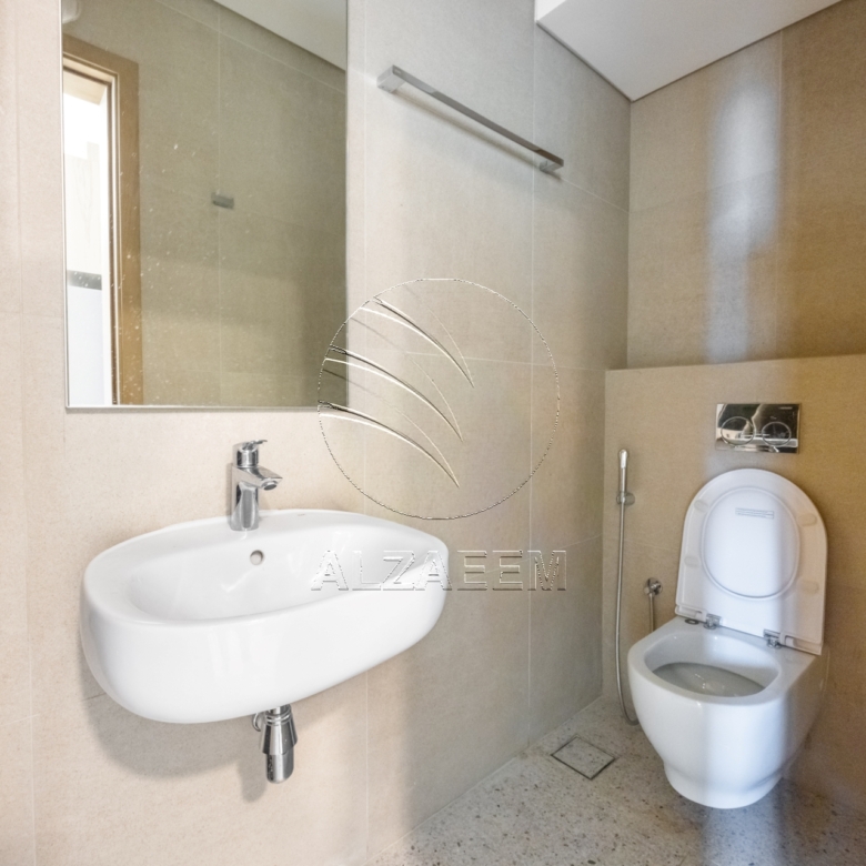 √Single Row | Prime Location| Steps from the Park√