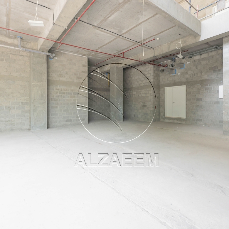 Spacious Retail/Shop with Excellent Visibility