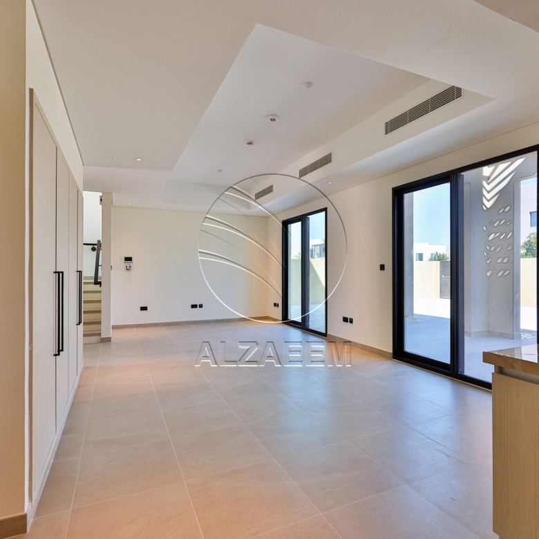√Single Row End Villa | Steps away from the Park√