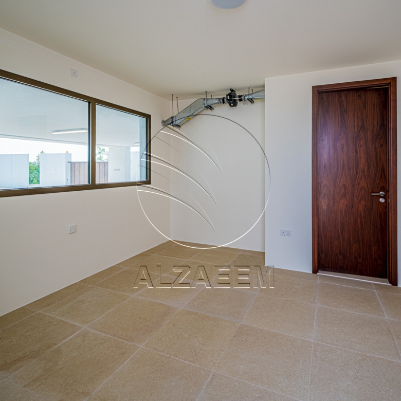 VACANT 5V Select | Single Row Corner Near the Sea