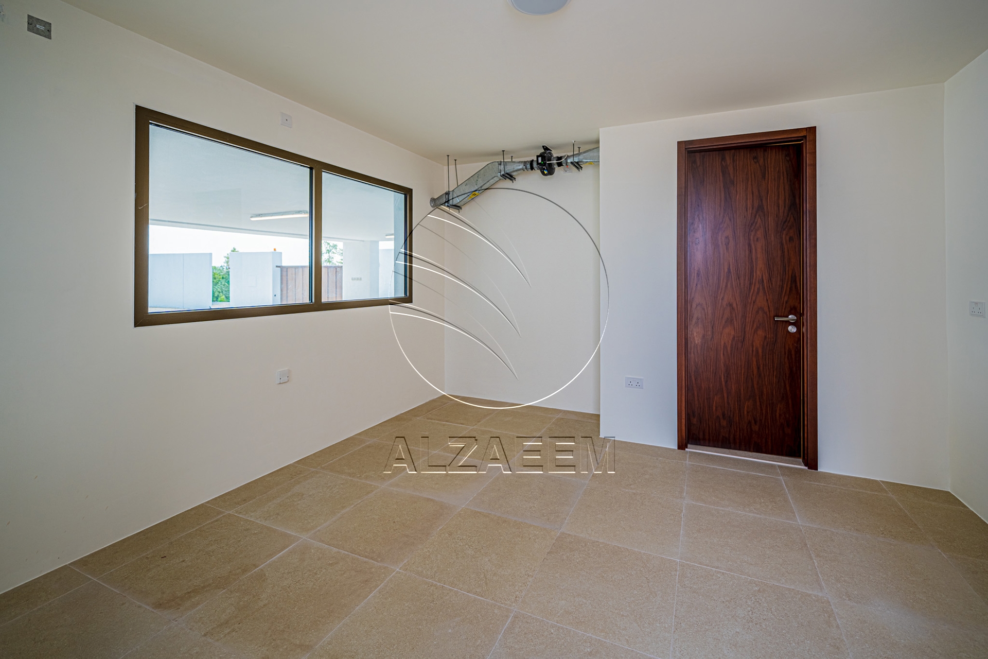 VACANT 5V Select | Single Row Corner Near the Sea