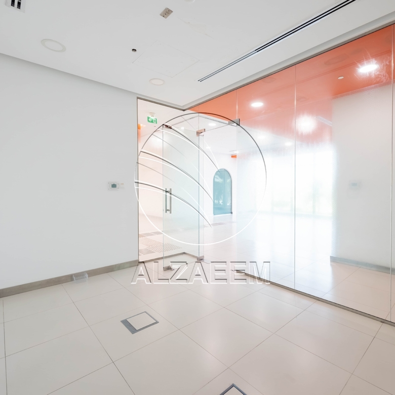 √ Fitted – Spacious Showroom| Ideal Business Location √