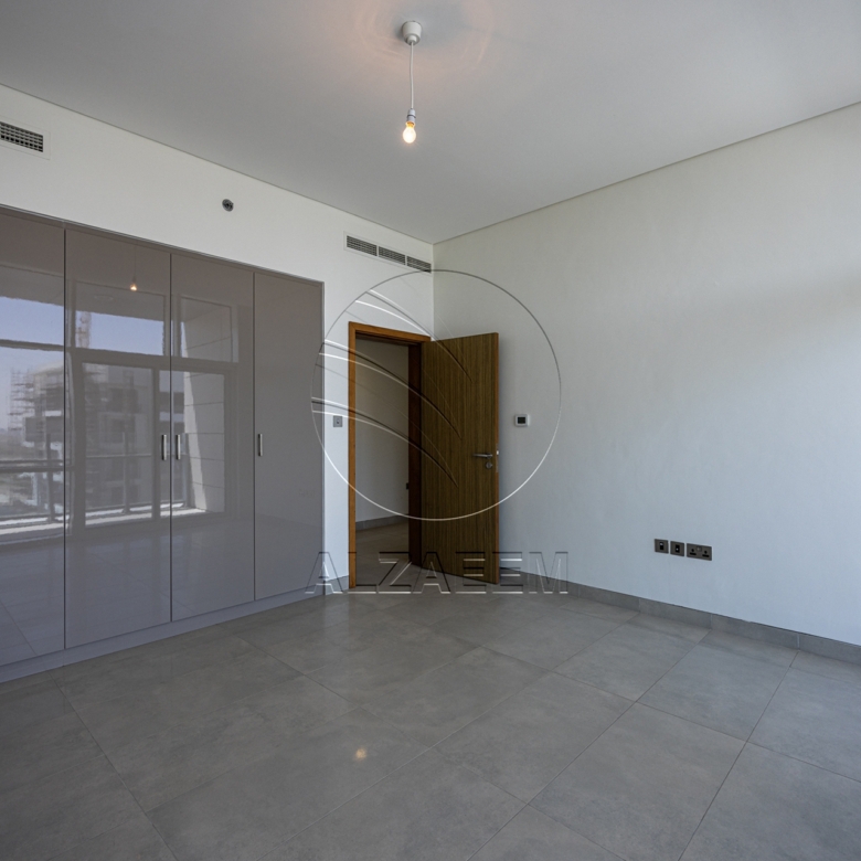 √ Sea View Living with World-Class Amenities √