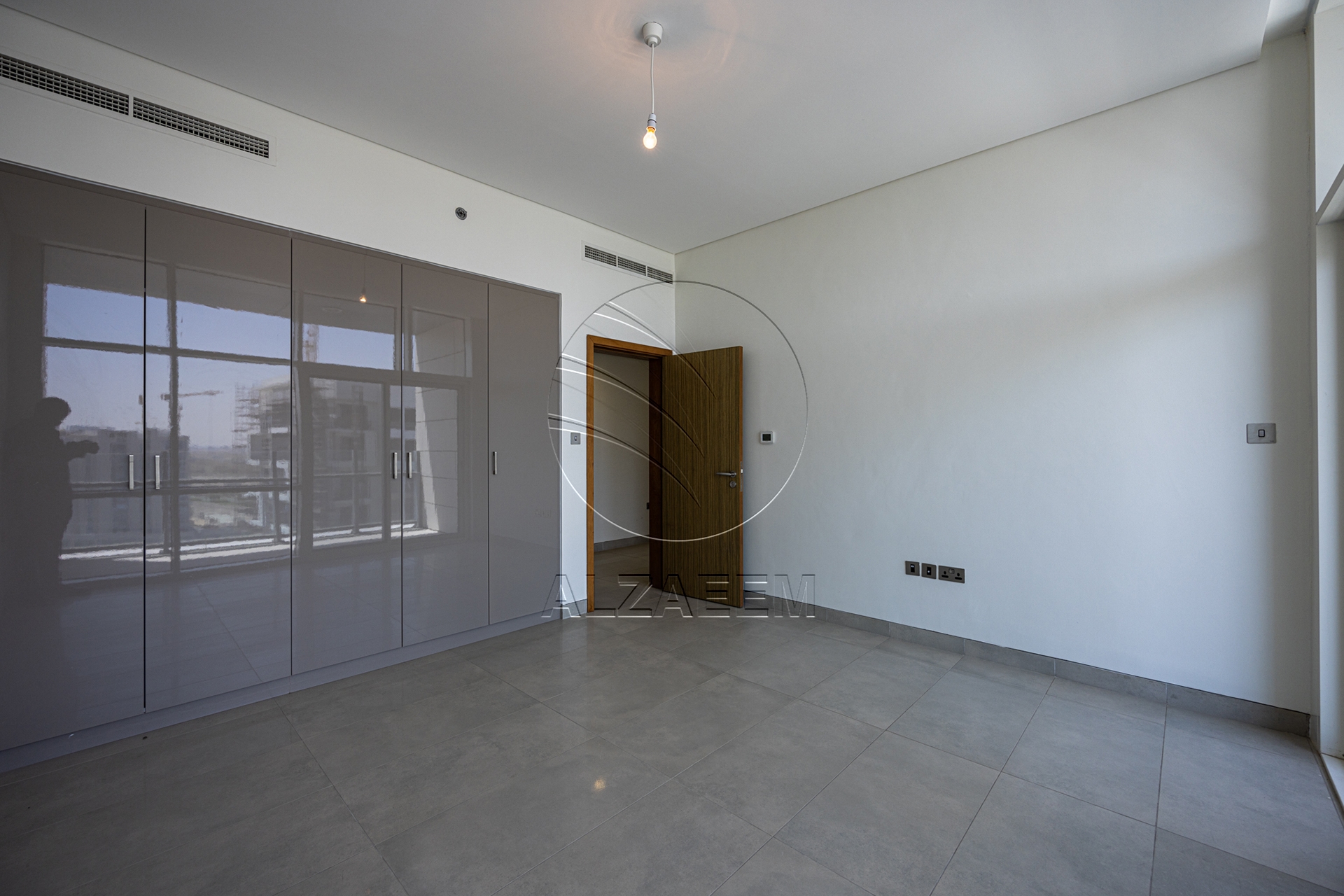 √ Sea View Living with World-Class Amenities √