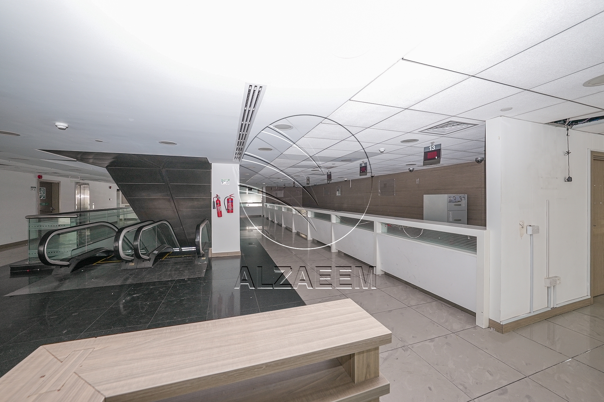 √Prime Showroom+Basement + 2 Mezzanine Levels √