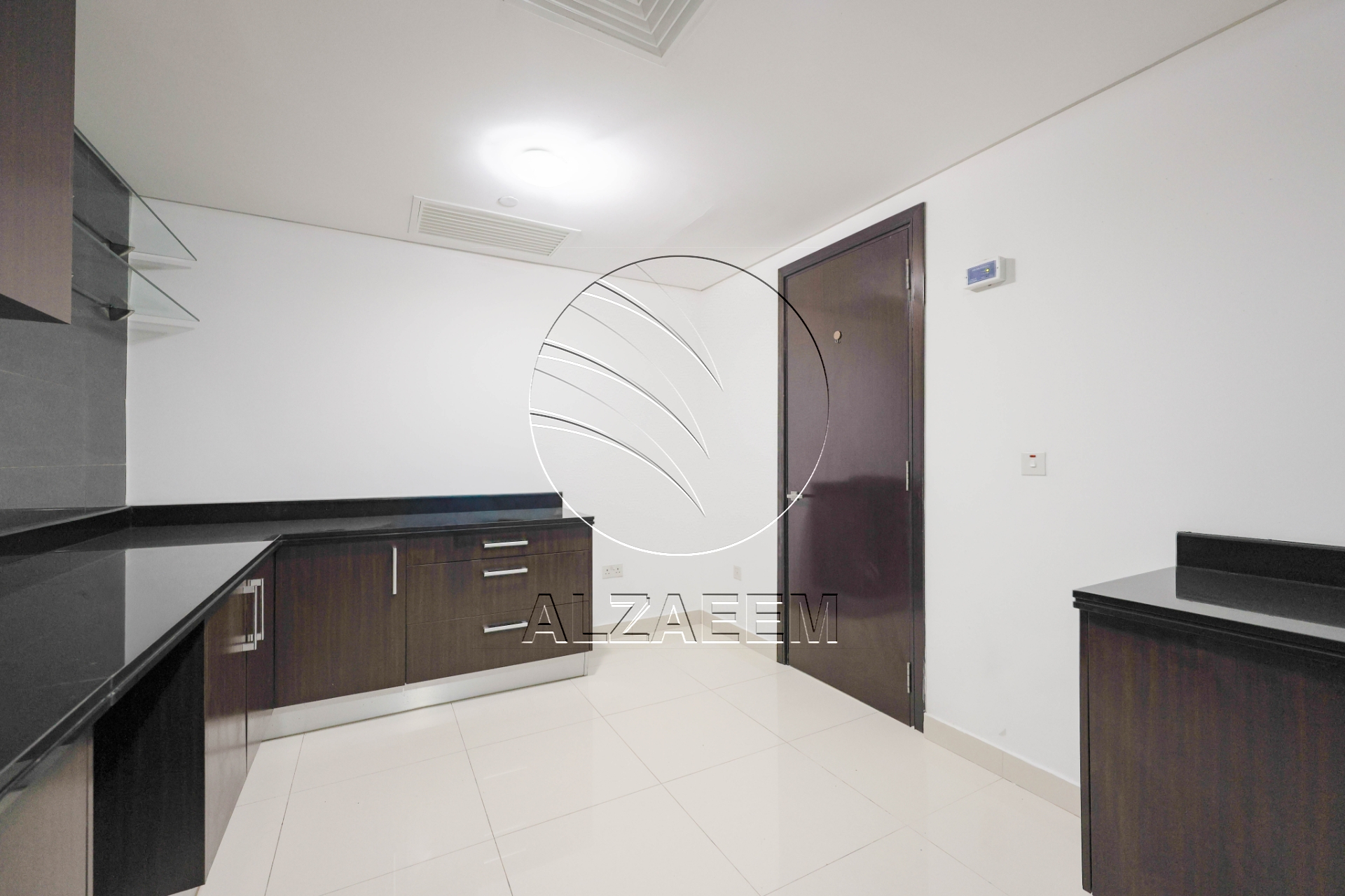 √HOT DEAL! 2BR Mid- Level| VACANT | SEA View√