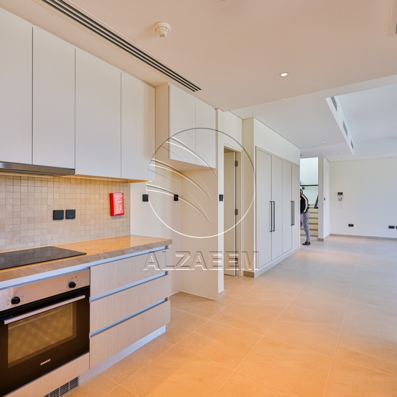 √Single Row End Villa | Steps away from the Park√
