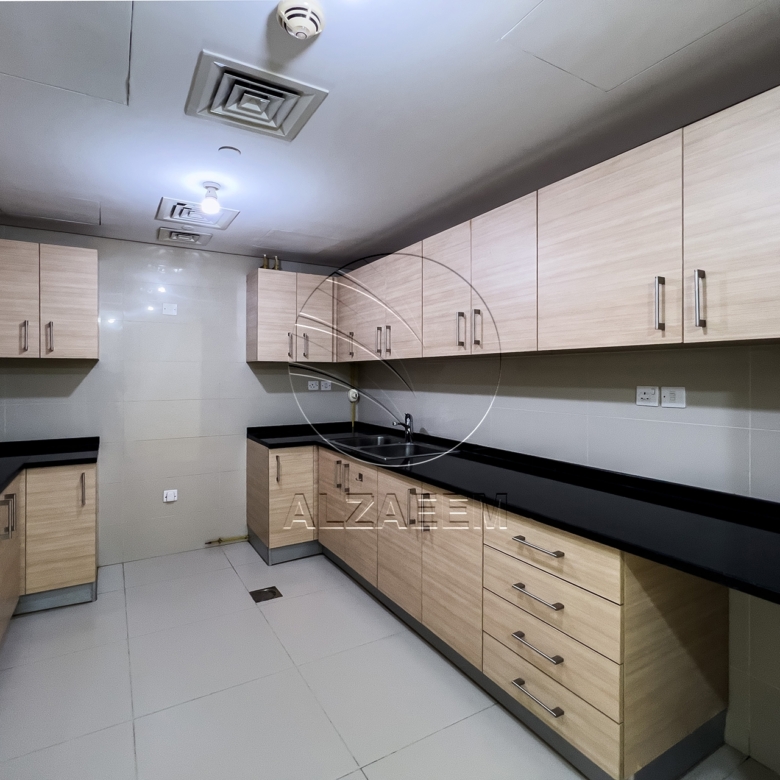 √Higher Floor | Sea View | Rented with Refund √