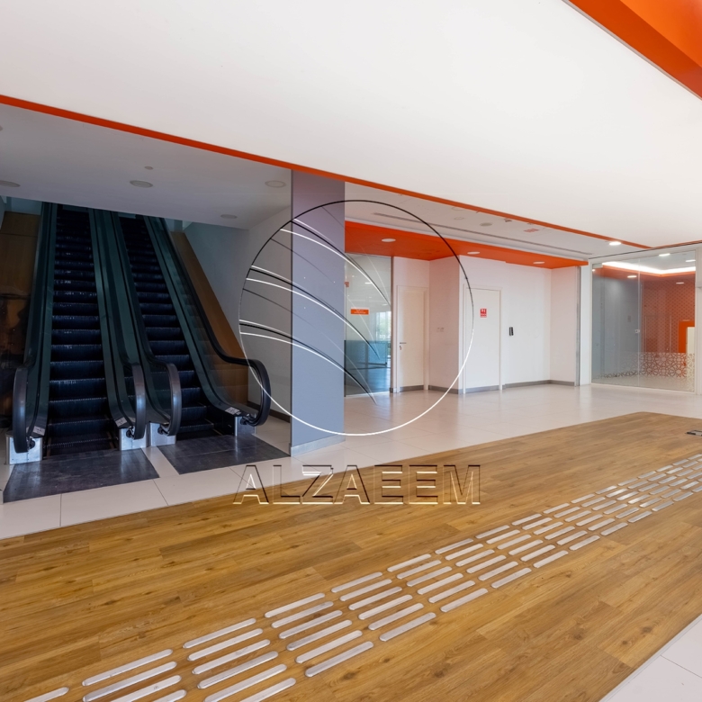 √ Fitted – Spacious Showroom| Ideal Business Location √
