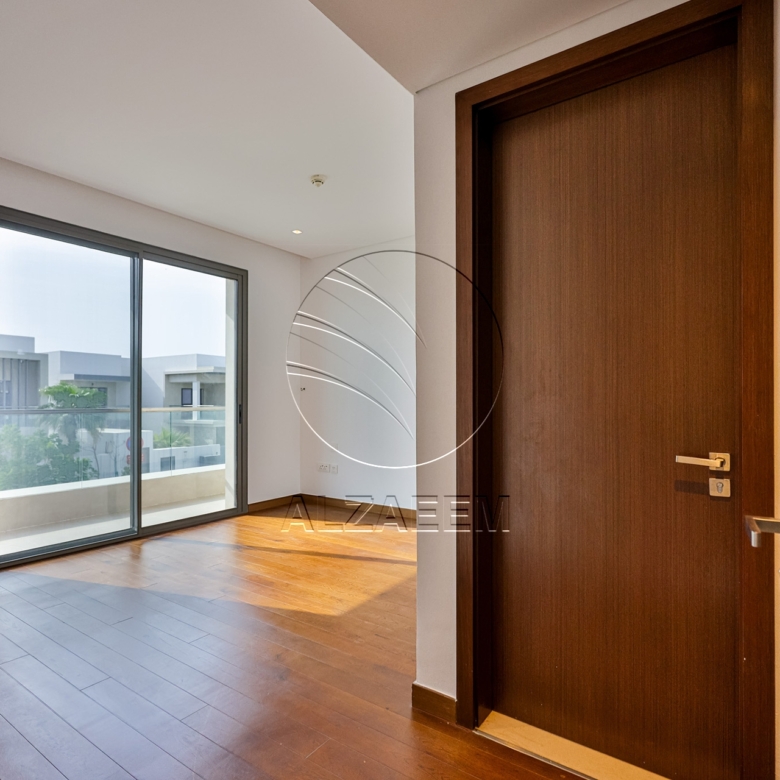Golf Course View Villa + 1047Sqm Landscaped Plot