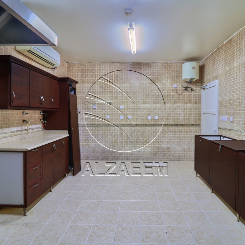 √Corner Villa | 7 Master | Majlis | 2 Kitchen√