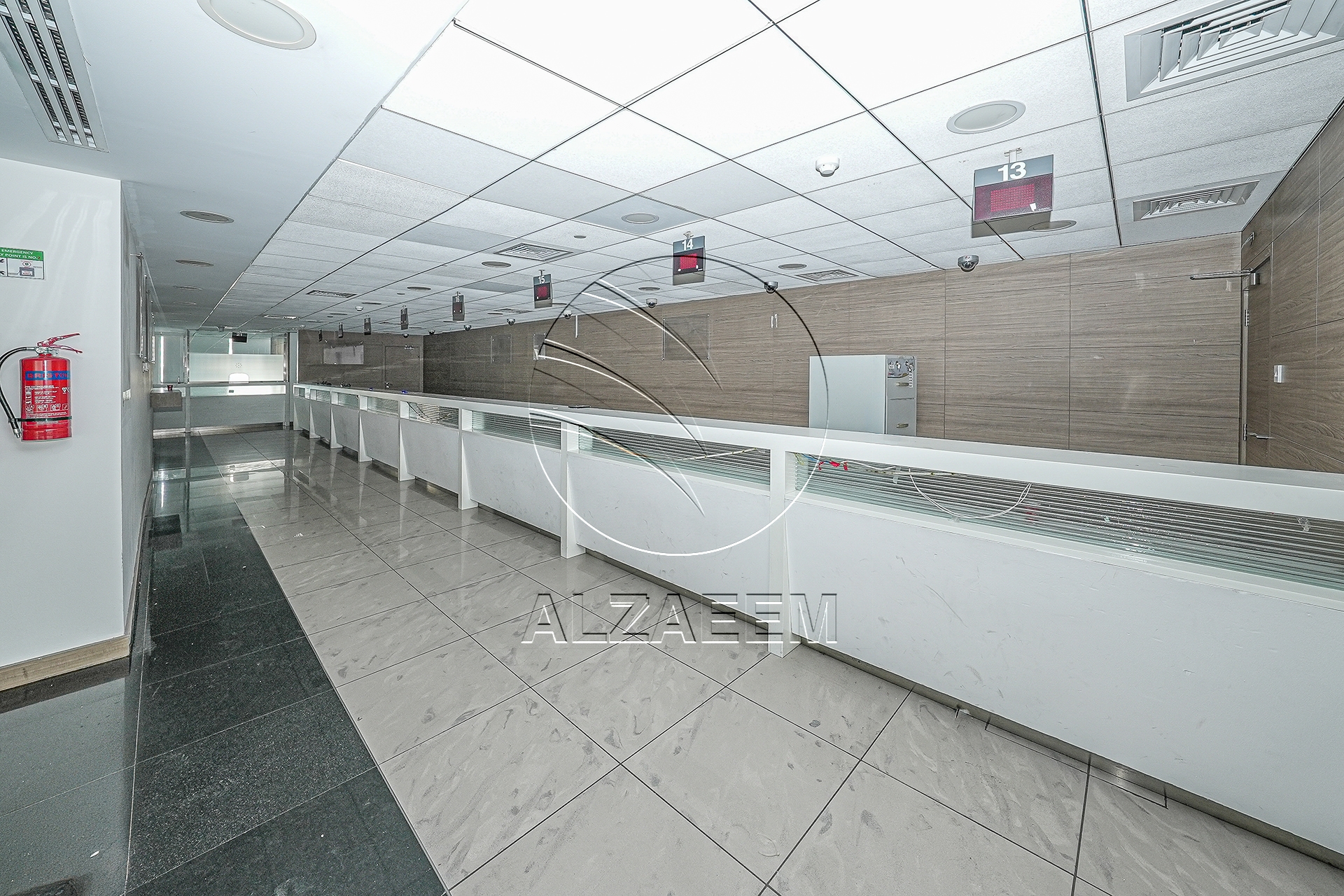 √Prime Showroom+Basement + 2 Mezzanine Levels √