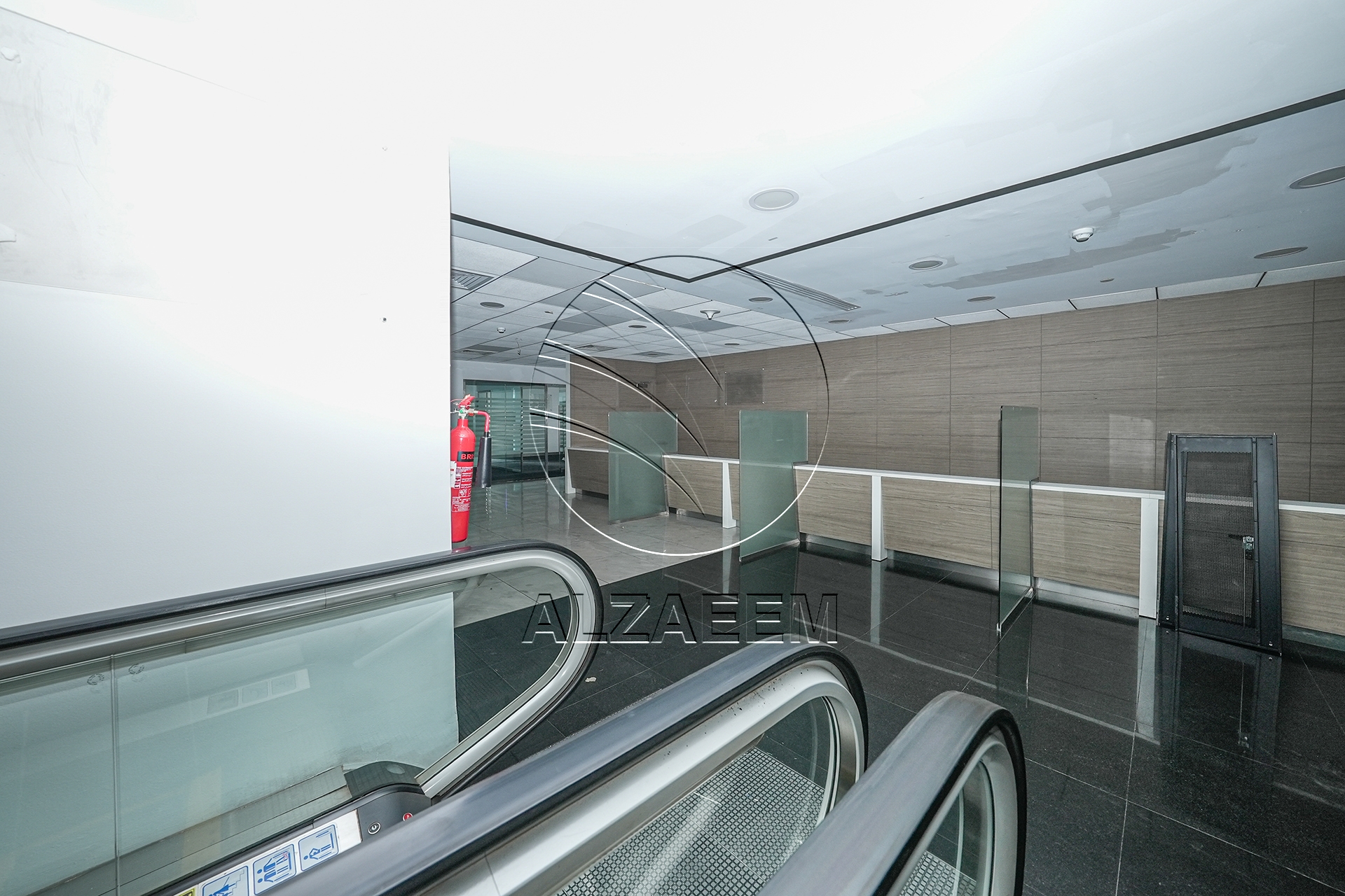 √Prime Showroom+Basement + 2 Mezzanine Levels √
