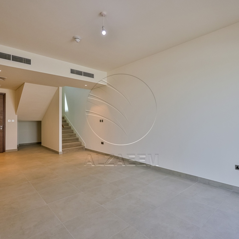 √Owner Occupied! 3BR TH| Double Row Mid Unit√