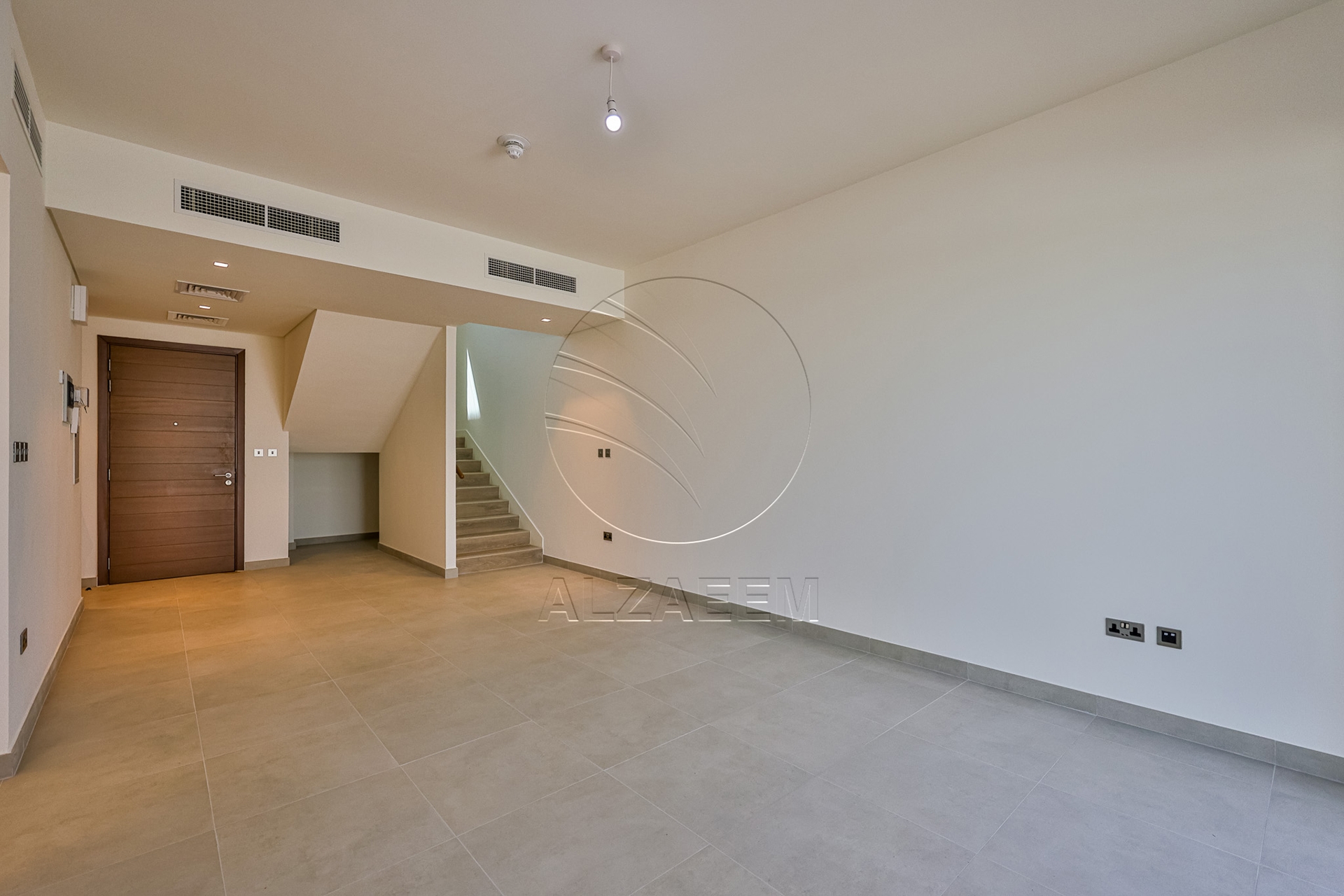 √Owner Occupied! 3BR TH| Double Row Mid Unit√