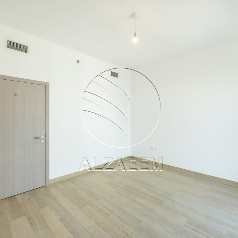 √Full Canal View | Waterfront Living | Top Floor√