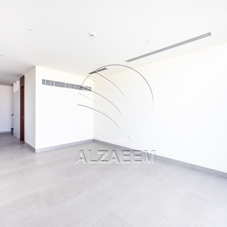 √ UPGRADED with Maid’s Room | Landscaped Garden√