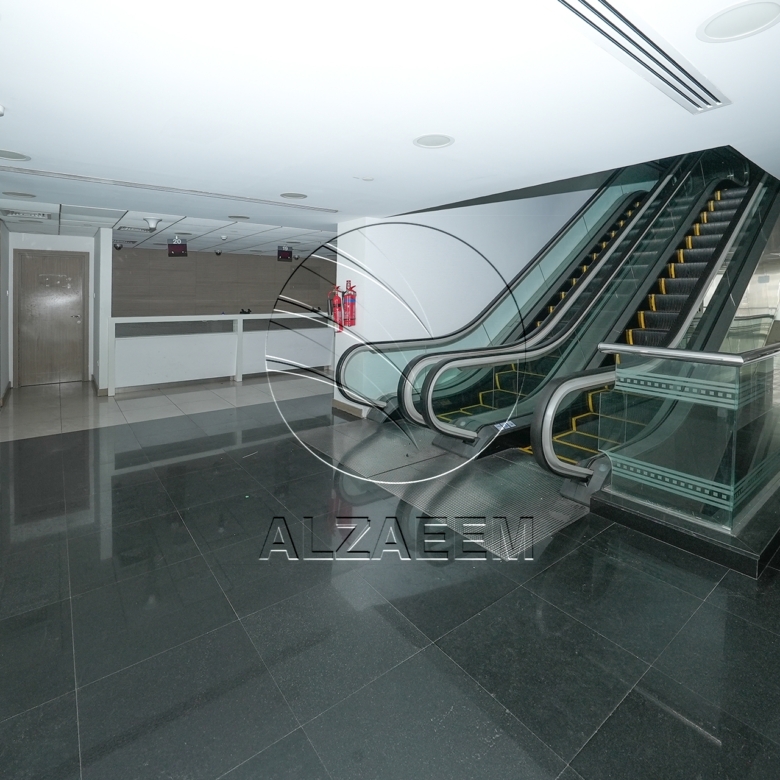 √Prime Showroom+Basement + 2 Mezzanine Levels √