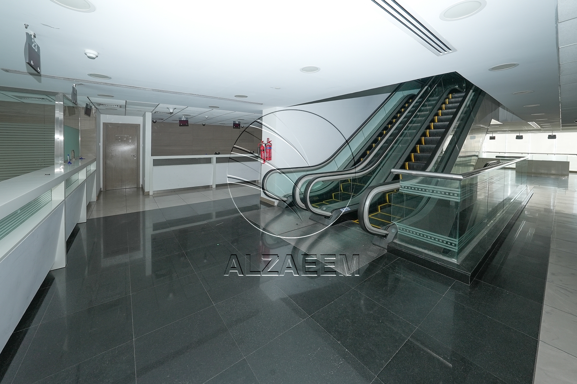 √Prime Showroom+Basement + 2 Mezzanine Levels √