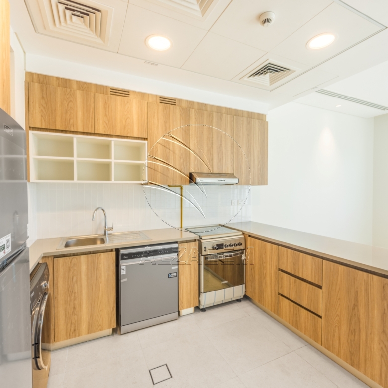 √Single Row | Prime Location| Steps from the Park√